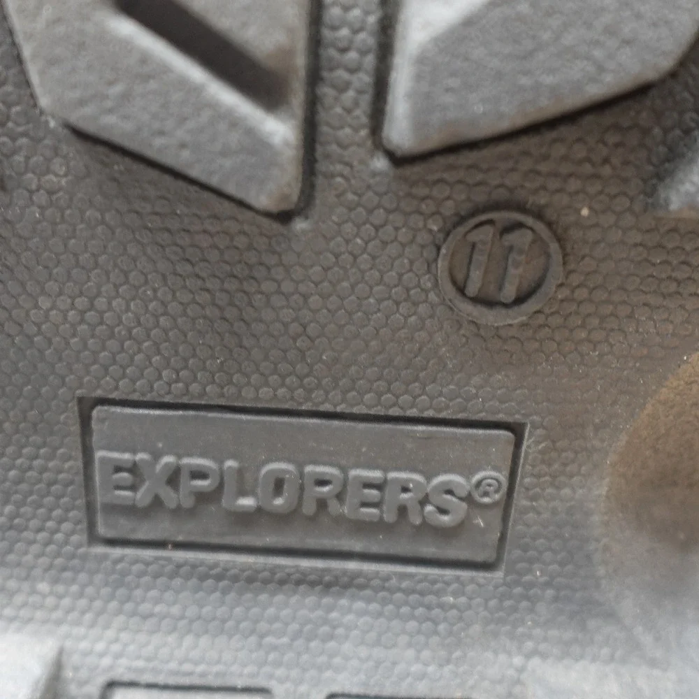 Explorers Boots Mens 11 Thinsulate Insulation Winter Snow Black Leather Flaws